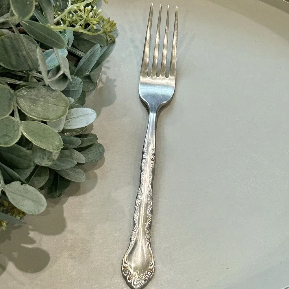 Dinner Fork Gigi International Silver IS Stainless Deluxe Glossy Floral‎ Korea